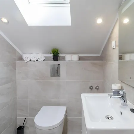 Five-bedroom In Holiday home *
