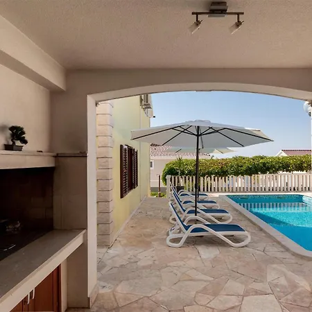 Five-bedroom In Holiday home *
