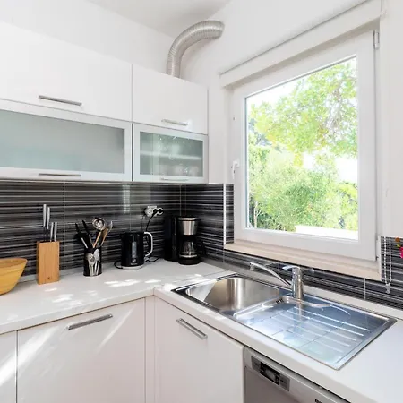 Gorgeous In With House Sea View Prizba