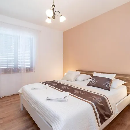 Five-bedroom In * Prizba